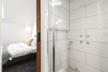 Architects Urban Retreat In Malvern - Tourism Caloundra 3