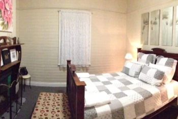 Edgeworth Street Manor - Tourism Caloundra 1