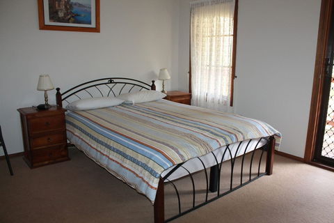Surf Beach Family Friendly Home - Tourism Caloundra 6