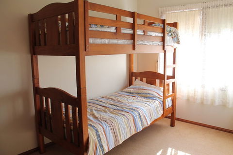 Surf Beach Family Friendly Home - Tourism Caloundra 3