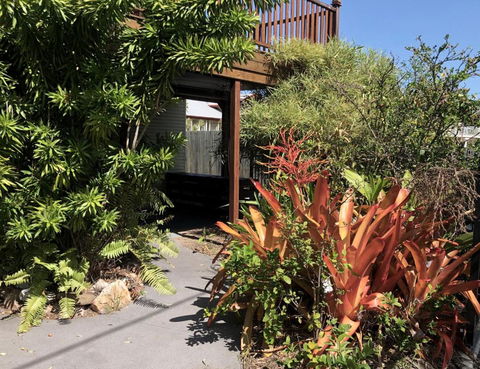 Five 3 Five - The Beachside Barracks - Tourism Caloundra 5