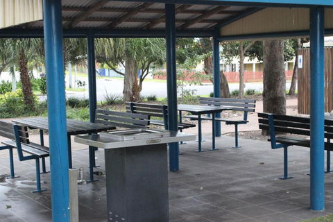 Five 3 Five - The Beachside Barracks - Tourism Caloundra 2