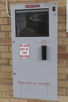 Across Country Motor Inn - Tourism Caloundra 6