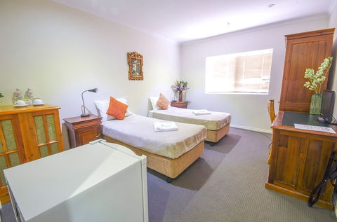 Regency Apartments - Tourism Caloundra 2
