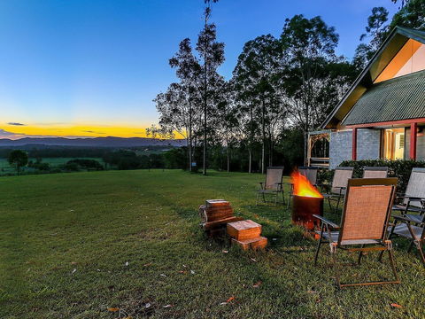 Vineyard Hill - Tourism Caloundra 1