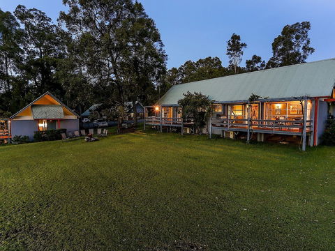 Vineyard Hill - Tourism Caloundra 0