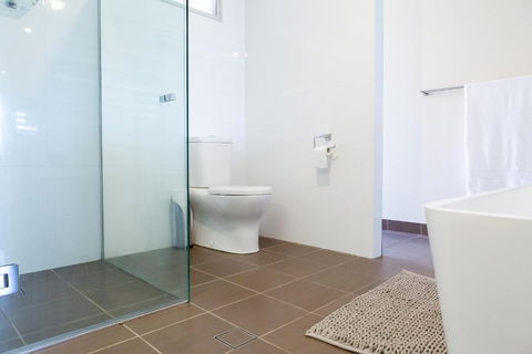 Beach & Bay Holiday House - Tourism Caloundra 2