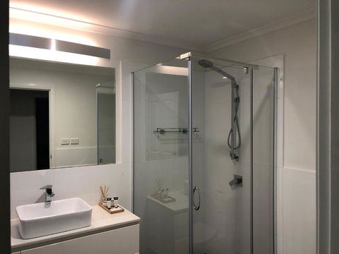 Beach & Bay Holiday House - Tourism Caloundra 1