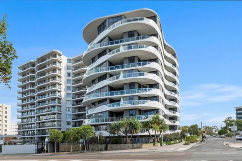 Breeze Mooloolaba - Tourism Caloundra 0