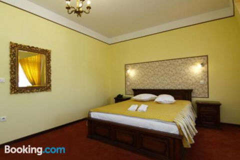 Mole Creek Lodge - Tourism Caloundra 0