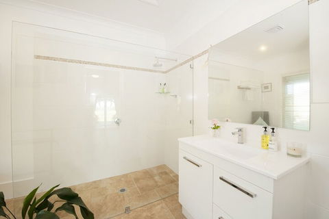 Rosby Guesthouse - Tourism Caloundra 6