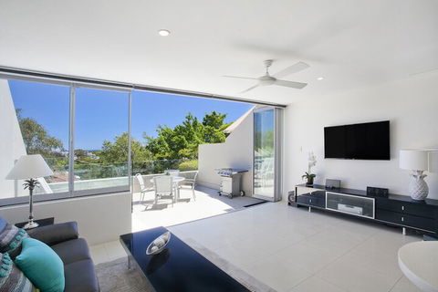 No 1 In Hastings Street - Tourism Caloundra 3