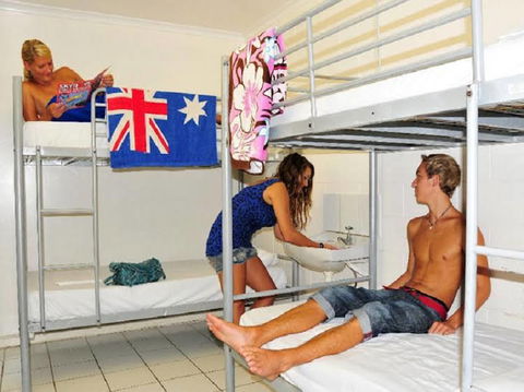 Flying Monkey Backpackers - Tourism Caloundra 0
