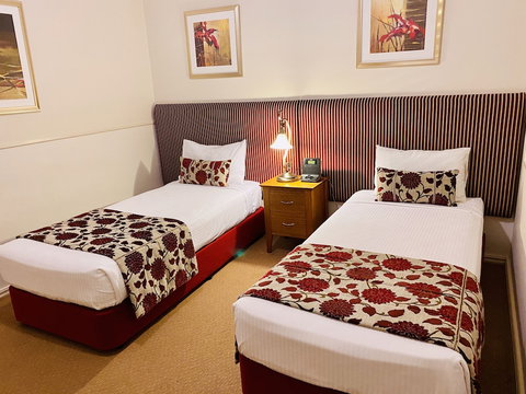 Royal Albert Hotel - Tourism Caloundra 6