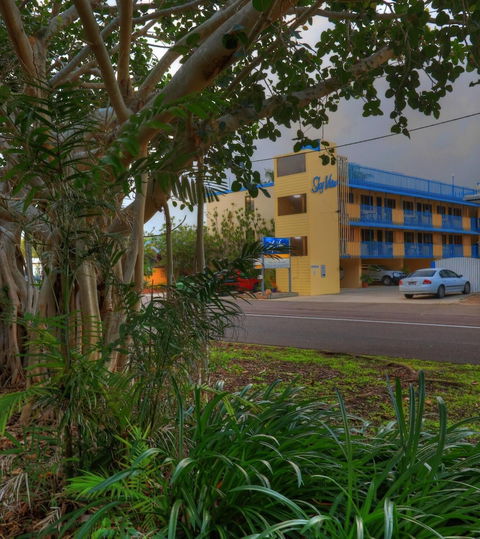 Sky View Units - Tourism Caloundra 1