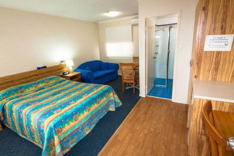 Bay Executive Motel - Tourism Caloundra 3