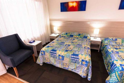 Bay Executive Motel - Tourism Caloundra 2