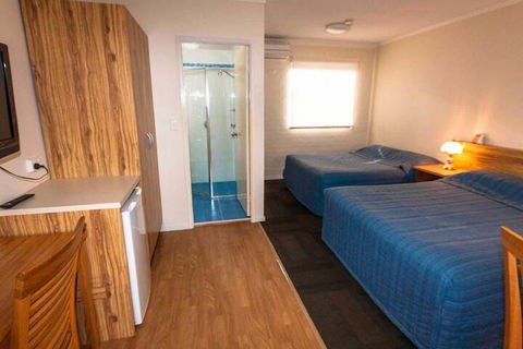 Bay Executive Motel - Tourism Caloundra 5