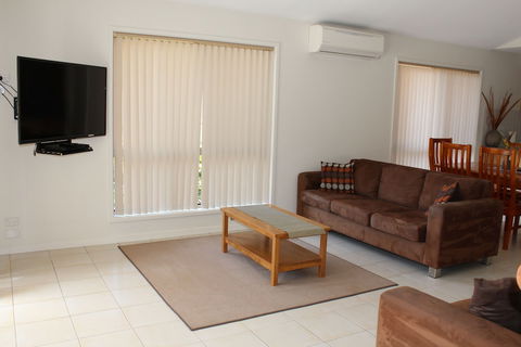 Parker By The Sea - Tourism Caloundra 2