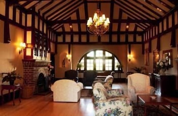 Petersons Armidale Winery & Guesthouse - Tourism Caloundra 4