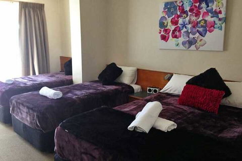 Abbotsleigh Motor Inn - Tourism Caloundra 5