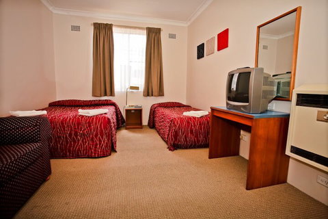 Abbotsleigh Motor Inn - Tourism Caloundra 7