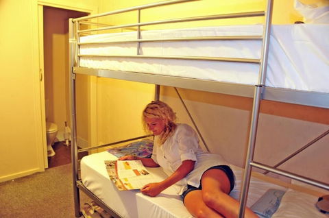 Adelaide Travellers Inn - Hostel - Tourism Caloundra 5