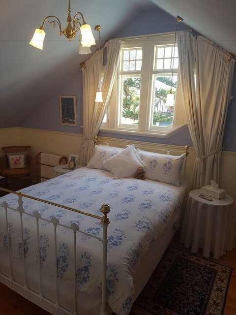 Water Bay Villa Bed And Breakfast - Tourism Caloundra 6