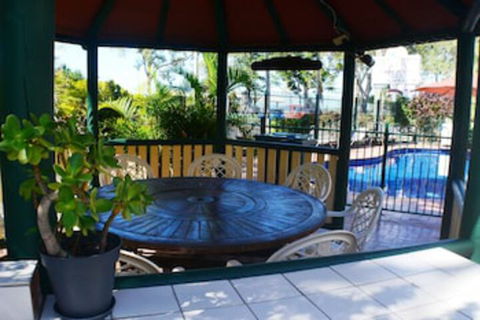 Charlton Apartments - Tourism Caloundra 0