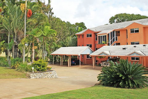 Rainbow Sands Resort - Tourism Caloundra 1