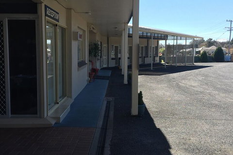 Glen Innes Motel - Tourism Caloundra 1