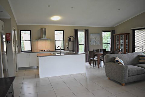 Melawondi Spring Retreat - Tourism Caloundra 5