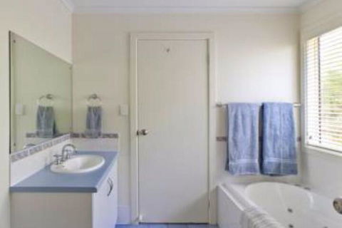 Saltaire Cottages - Tourism Caloundra 4