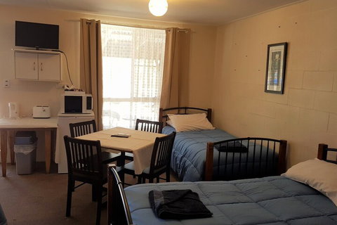 Murray Gardens Cottages & Motel - Tourism Caloundra 3