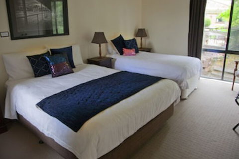 The Shingles Riverside Cottages - Tourism Caloundra 0