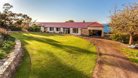 Antechamber Bay Retreats - Tourism Caloundra 6