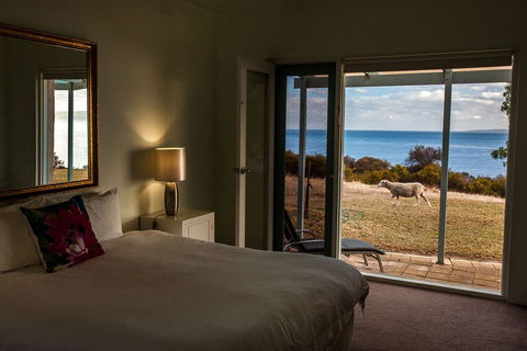 Antechamber Bay Retreats - Tourism Caloundra 4