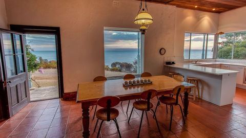 Antechamber Bay Retreats - Tourism Caloundra 3