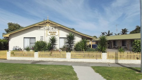 Lakes Entrance Holiday Units - Tourism Caloundra 0