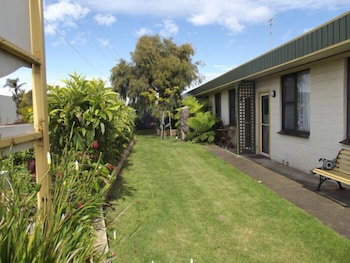 Lakes Entrance Holiday Units - Tourism Caloundra 1