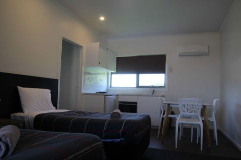 Southern Ocean Motor Inn - Tourism Caloundra 5