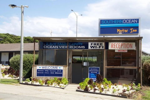 Southern Ocean Motor Inn - Tourism Caloundra 3