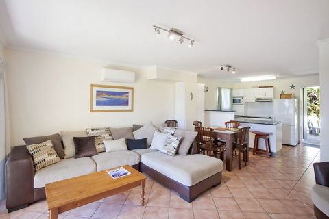 Beach Breakers Resort - Tourism Caloundra 5