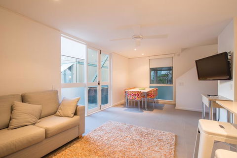 The Hastings Beach Houses - Tourism Caloundra 3