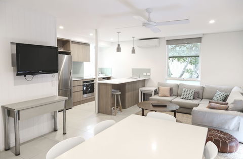 The Hastings Beach Houses - Tourism Caloundra 0