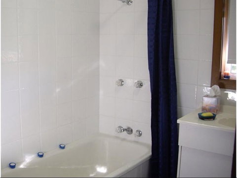 Brilex Park B & B - Tourism Caloundra 3