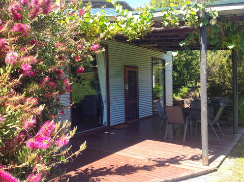 Valley Farm Vineyard Cottages - Tourism Caloundra 6