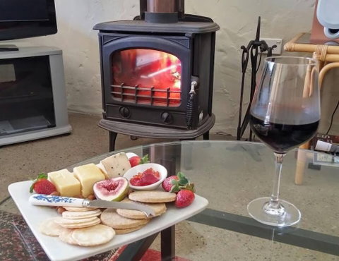 Milton Country Cottages - Tourism Caloundra 1