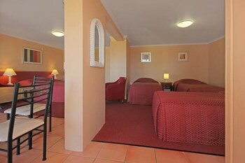 Milton Village Motel - Tourism Caloundra 6