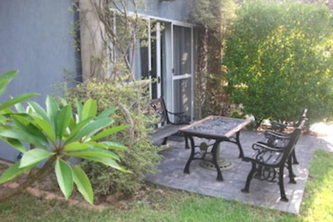Lakeshore Lodge - Tourism Caloundra 1